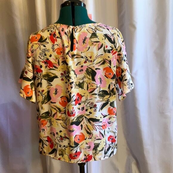 NWOT ELLEN TRACY top with ruffled short sleeves in size medium - Picture 7 of 11